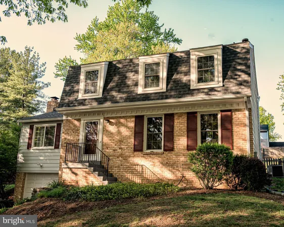 $885,000 | 15 Grovepoint Court, Rockville, MD 20854