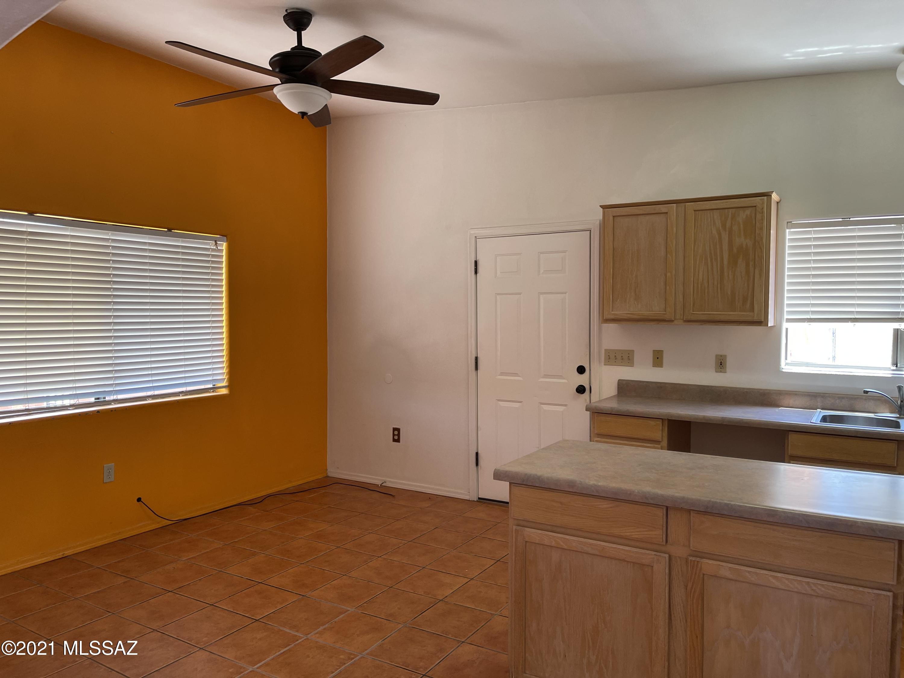 1022 B Circulo Golondrina Rio Rico, AZ 85648 - Photo 8 of 22