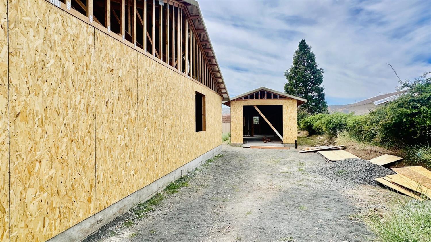 2098 Quail Hill Road Copperopolis, CA 95228 - Photo 5 of 25 630 sq. ft. workshop with bathroom and two storage sheds