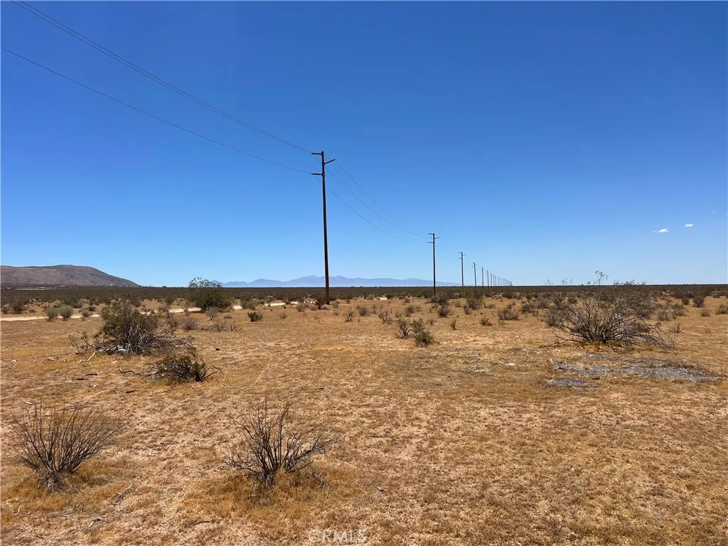 5 Del Oro Road Apple Valley, CA 92308 - Photo 7 of 7 a view of an ocean
