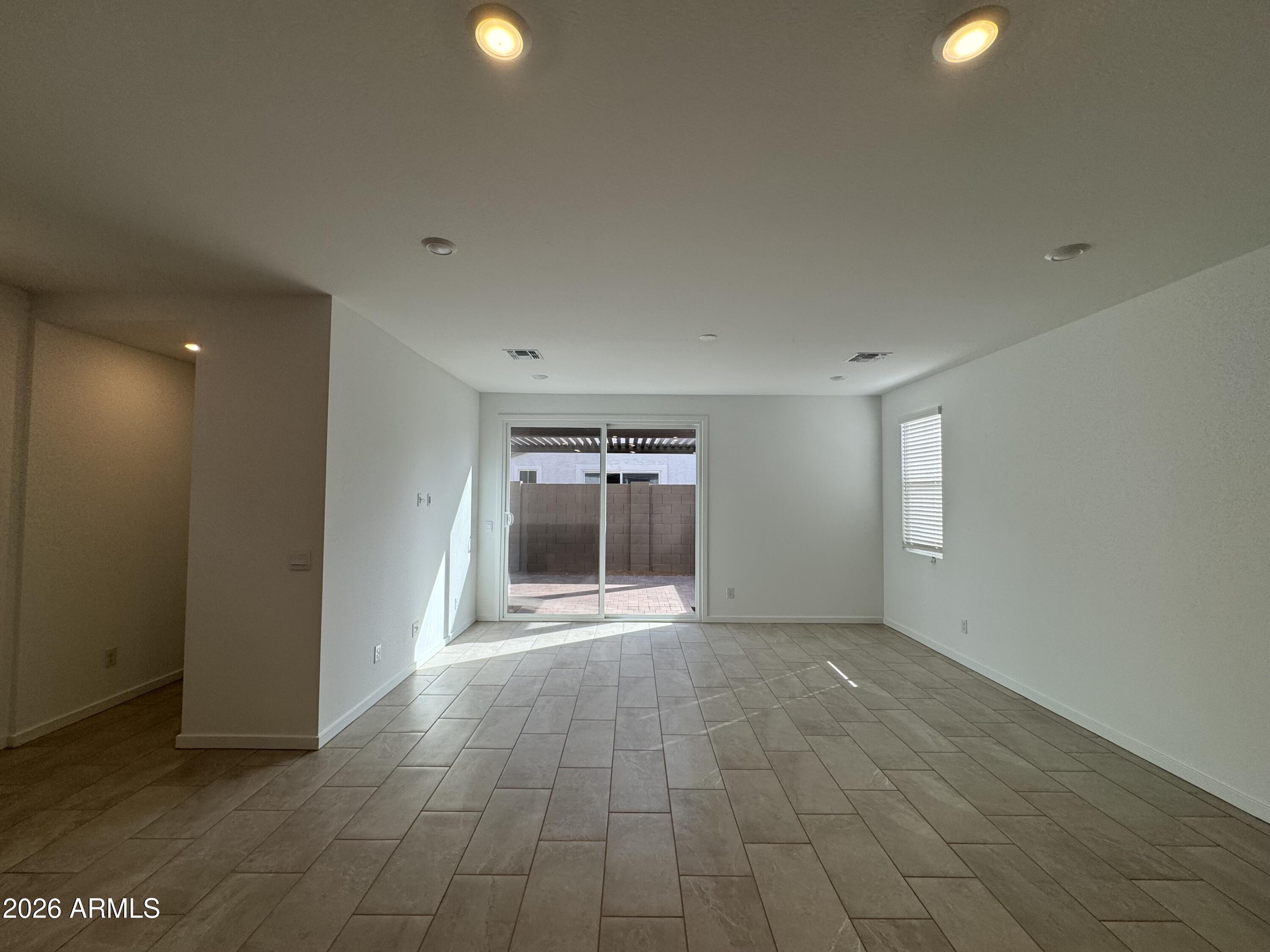 2438 West Rowel Road Phoenix, AZ 85085 - Photo 5 of 30 IMG_2537 (2)