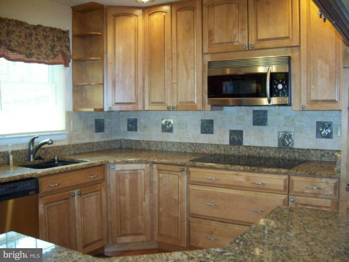 1910 Springhill Lane Hampstead, MD 21074 - Photo 12 of 20 kitchen w/stainless steel appliances