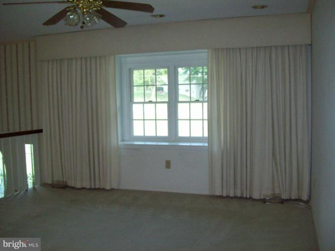 1910 Springhill Lane Hampstead, MD 21074 - Photo 16 of 20 Living Room