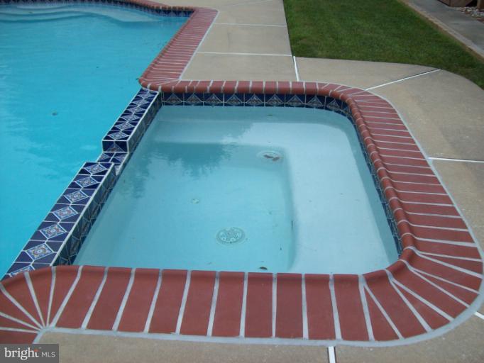 1910 Springhill Lane Hampstead, MD 21074 - Photo 6 of 20 jacuzzi connected to pool