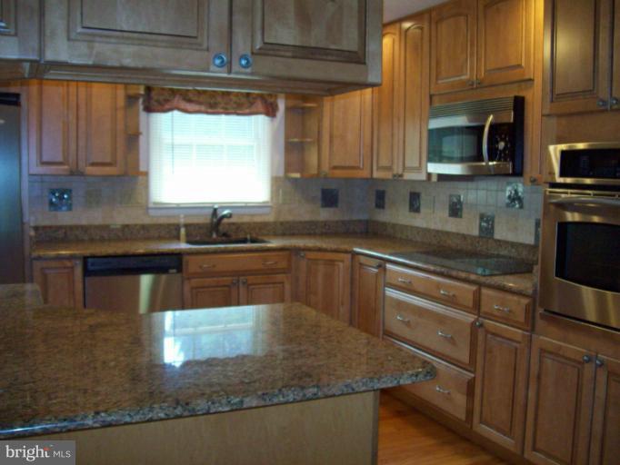 1910 Springhill Lane Hampstead, MD 21074 - Photo 8 of 20 Kitchen w/granite counter tops