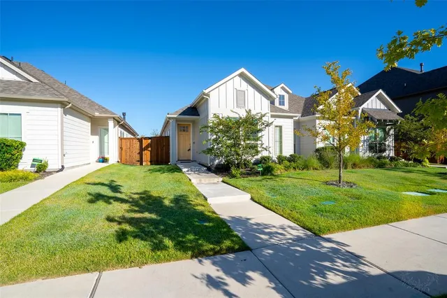 $370,000 | 2113 Winding Crk Circle, Fort Worth, TX 76008