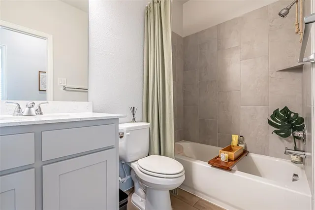 $370,000 | 2113 Winding Crk Circle, Fort Worth, TX 76008