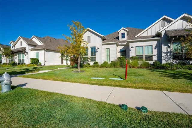 $350,000 | 2113 Winding Crk Circle, Fort Worth, TX 76008