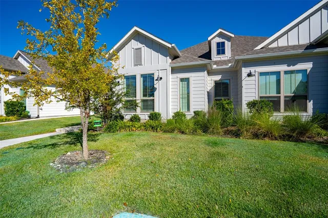 $370,000 | 2113 Winding Crk Circle, Fort Worth, TX 76008