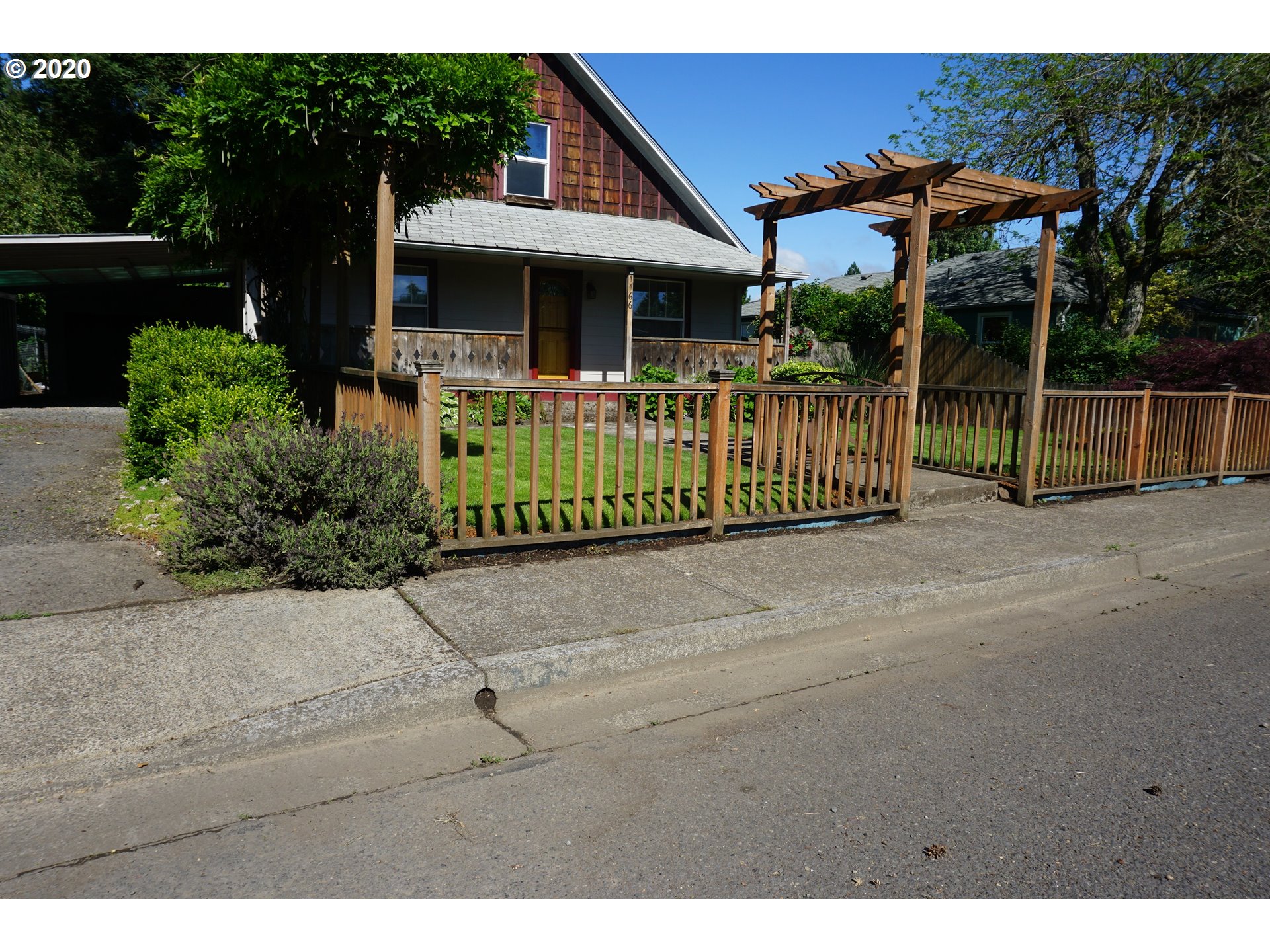 1166 Water Street Springfield, OR 97477 - Photo 2 of 31