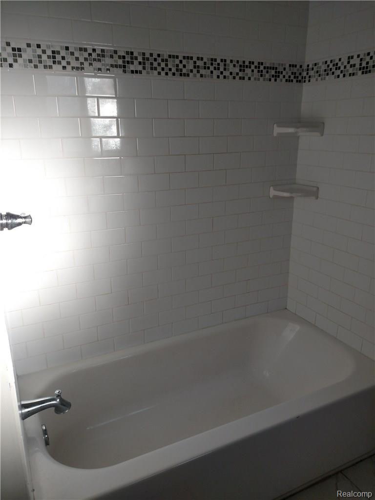 7525 Stephens Road Center Line, MI 48015 - Photo 10 of 24 stephens - 1.jpg
