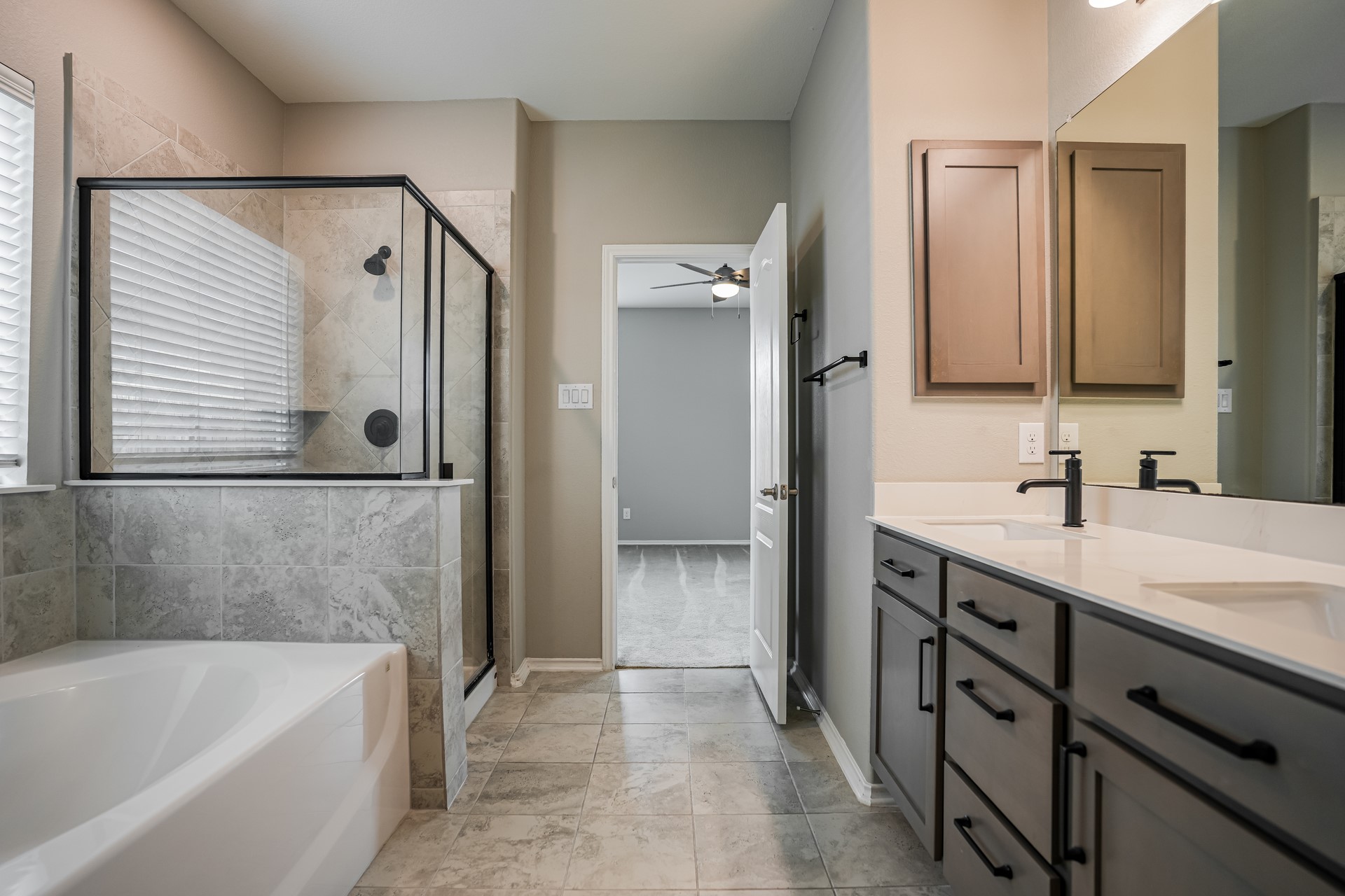 17313 Crazy Arm Road, Unit 233 Round Rock, TX 78664 - Photo 10 of 20 Primary bathroom