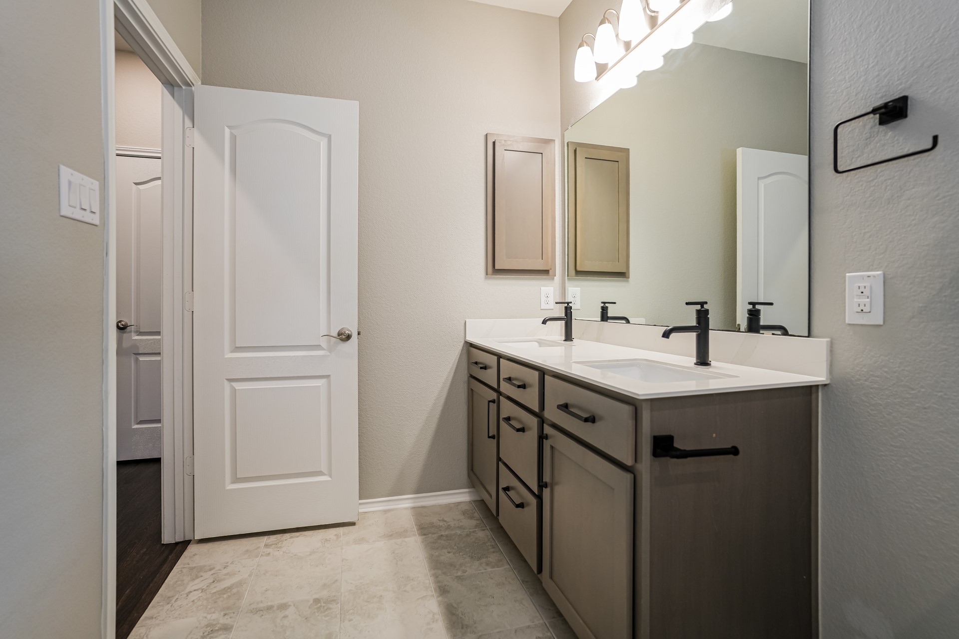 17313 Crazy Arm Road, Unit 233 Round Rock, TX 78664 - Photo 16 of 20 Bathroom 2