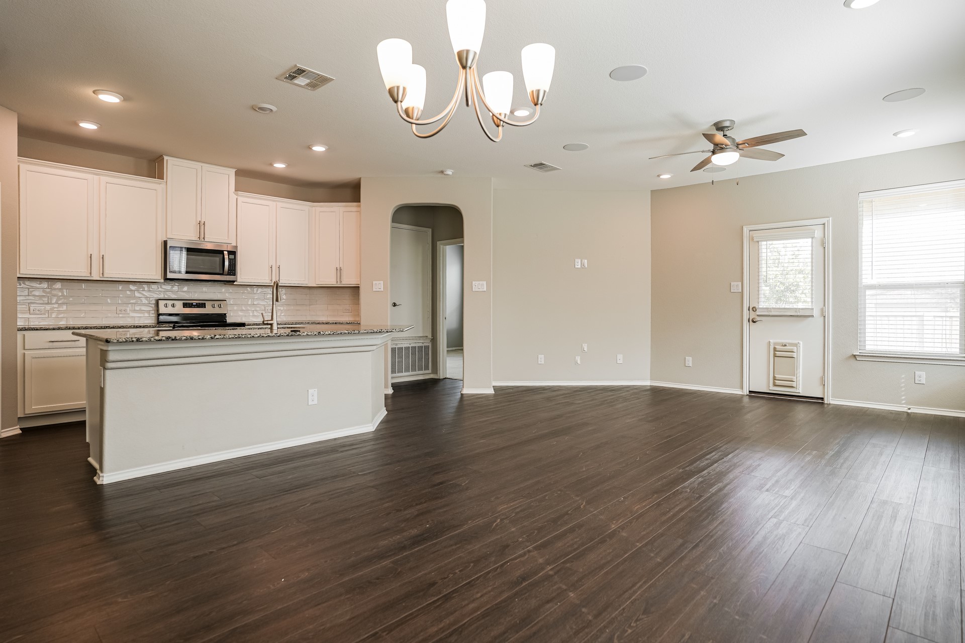 17313 Crazy Arm Road, Unit 233 Round Rock, TX 78664 - Photo 3 of 20 Large area for dining and living.