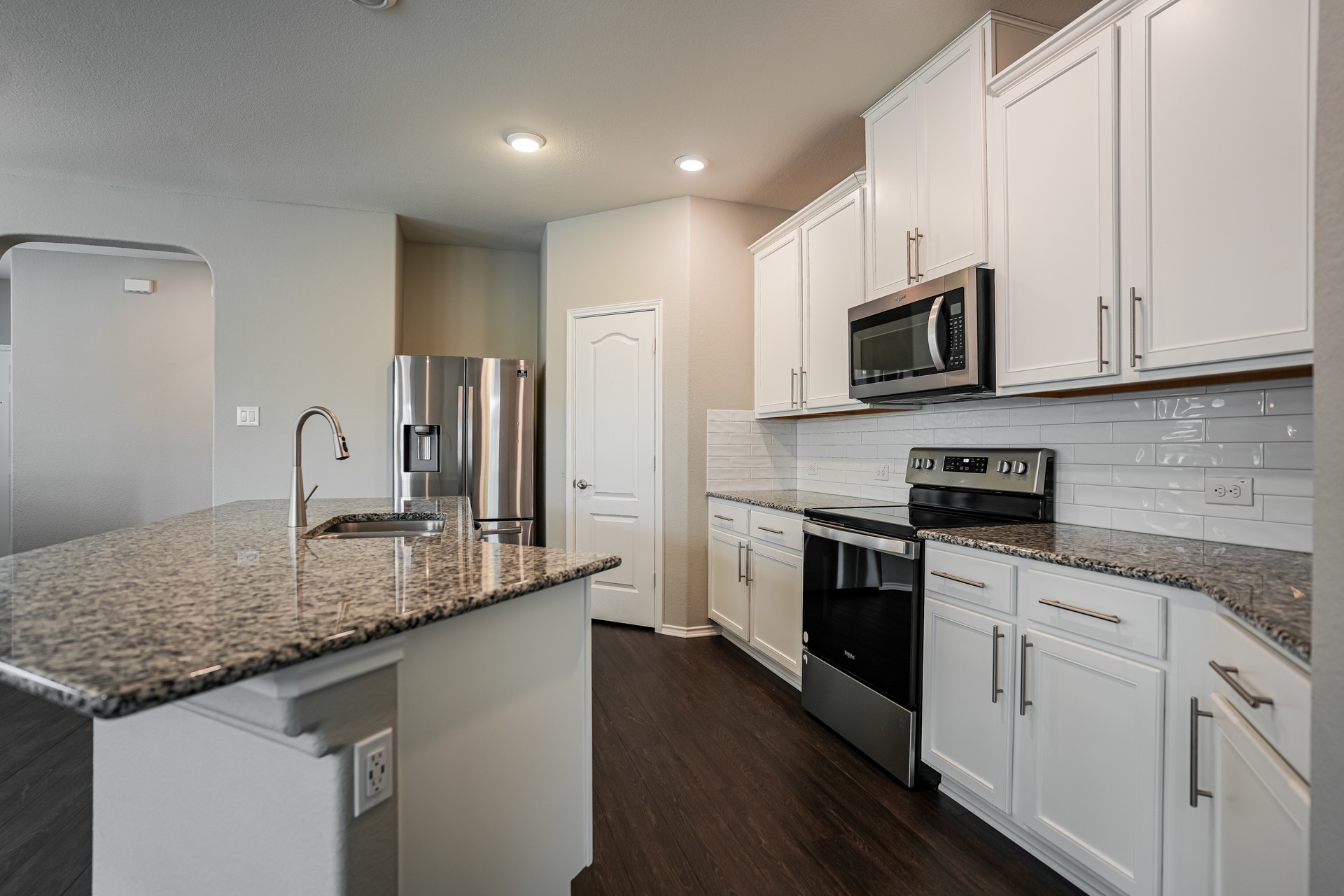17313 Crazy Arm Road, Unit 233 Round Rock, TX 78664 - Photo 5 of 20 Kitchen with fantastic work flow and stainless steel appliances.