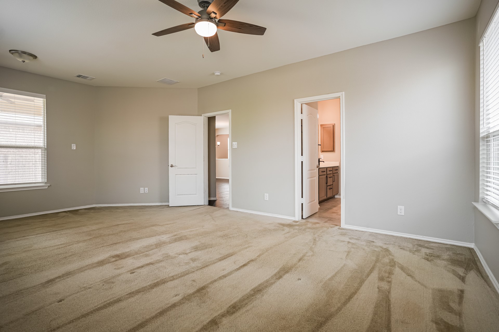 17313 Crazy Arm Road, Unit 233 Round Rock, TX 78664 - Photo 8 of 20 Spacious primary bedroom