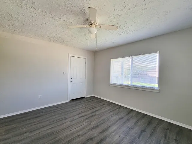 $850 | 711 Ave A, Unit 4, La Marque, TX 77568