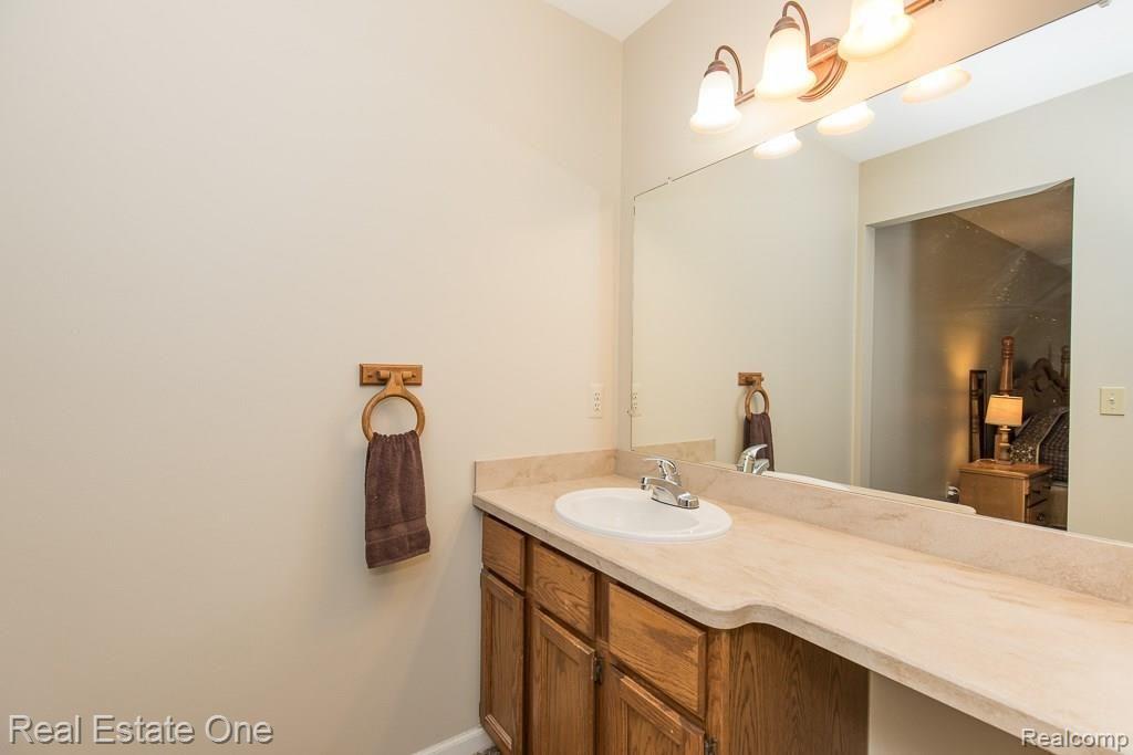 2425 Rancroft Beat Rochester Hills, MI 48306 - Photo 21 of 32