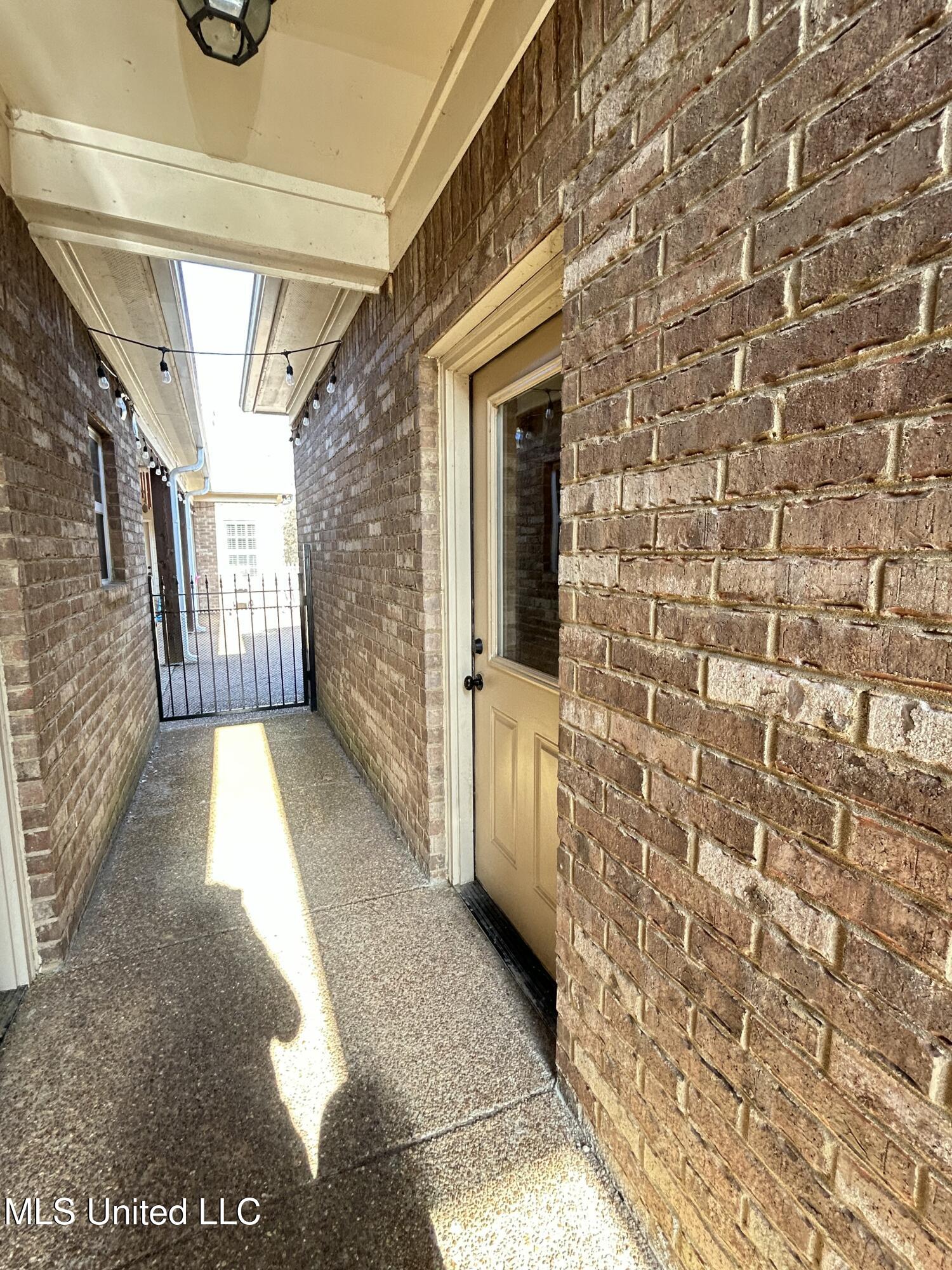 11887 Ingrams Mill Road Byhalia, MS 38611 - Photo 45 of 56 In-Law Entrance