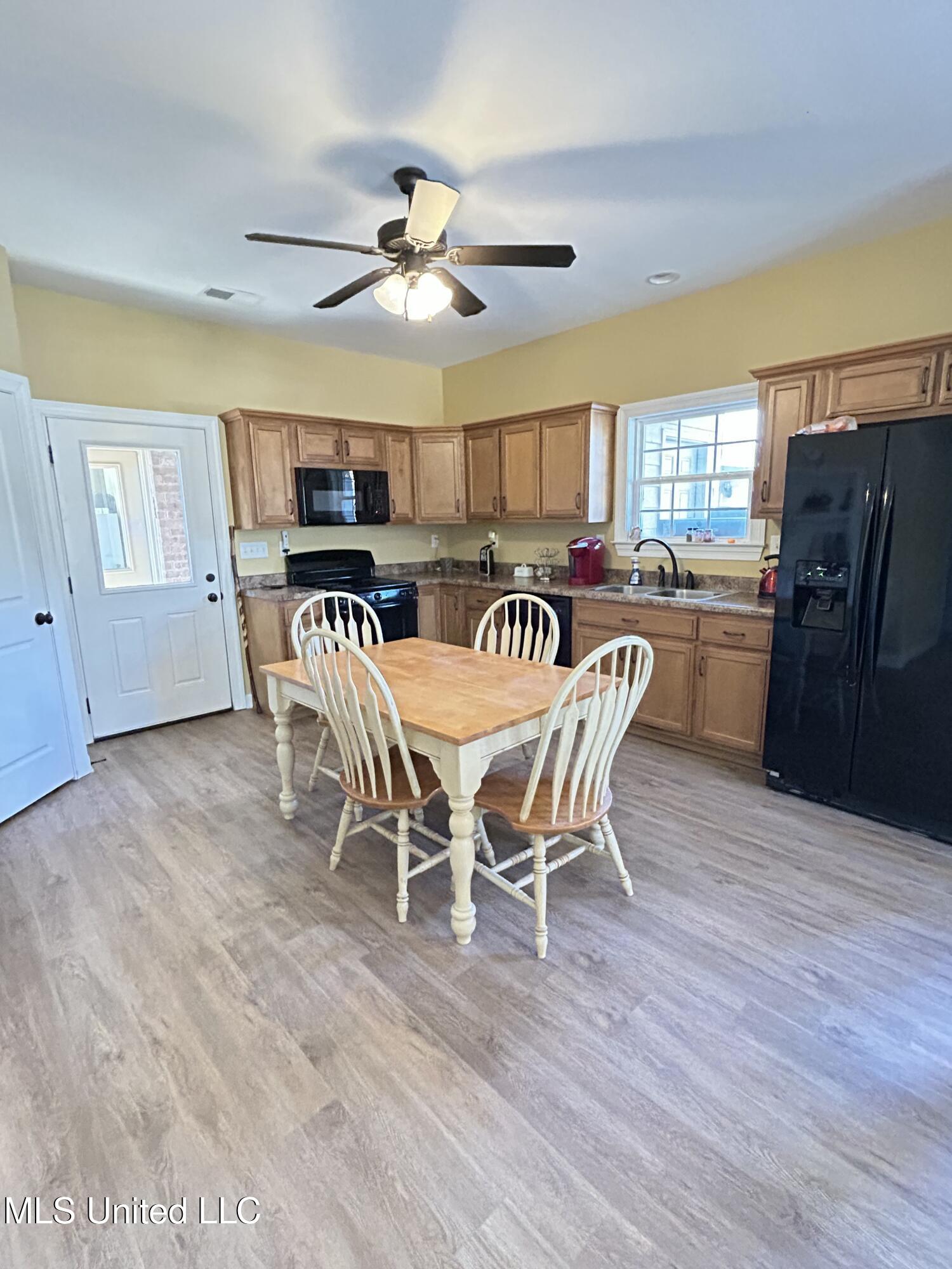11887 Ingrams Mill Road Byhalia, MS 38611 - Photo 47 of 56 In-Law Kitchen