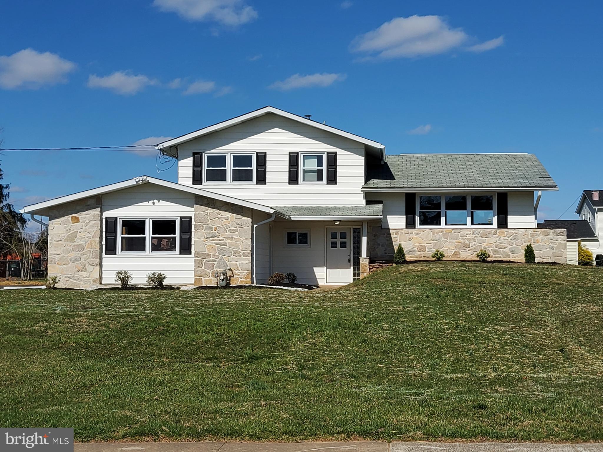 916 Thornton Road Horsham, PA 19044 - Photo 1 of 38 Exterior Front
