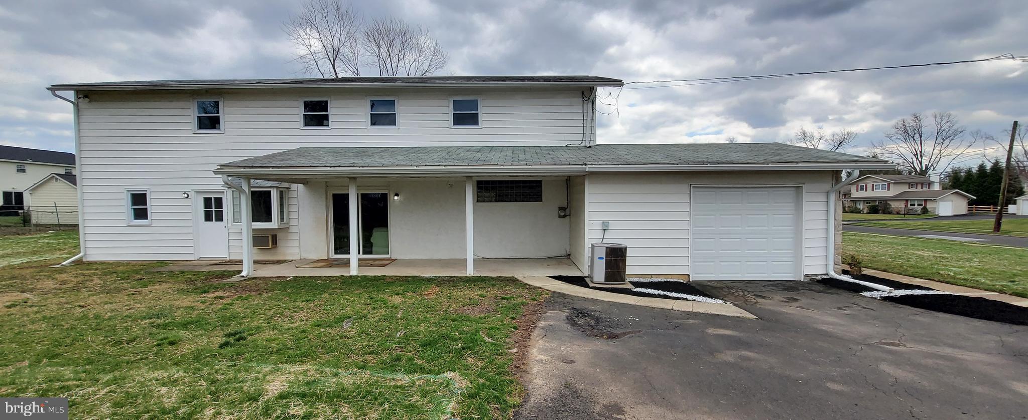 916 Thornton Road Horsham, PA 19044 - Photo 5 of 38 Left side