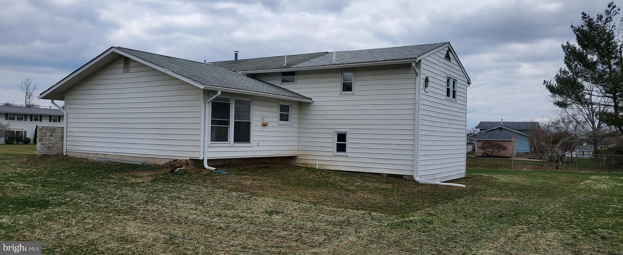 916 Thornton Road Horsham, PA 19044 - Photo 7 of 38 Exterior Rear