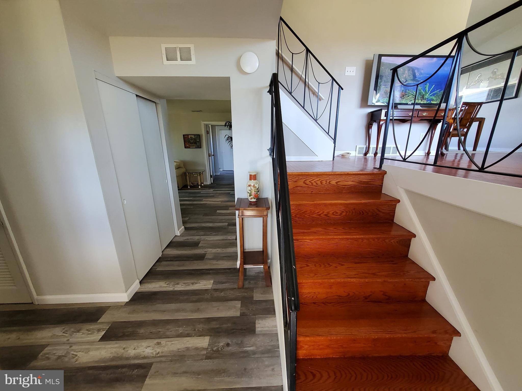 916 Thornton Road Horsham, PA 19044 - Photo 8 of 38 Foyer