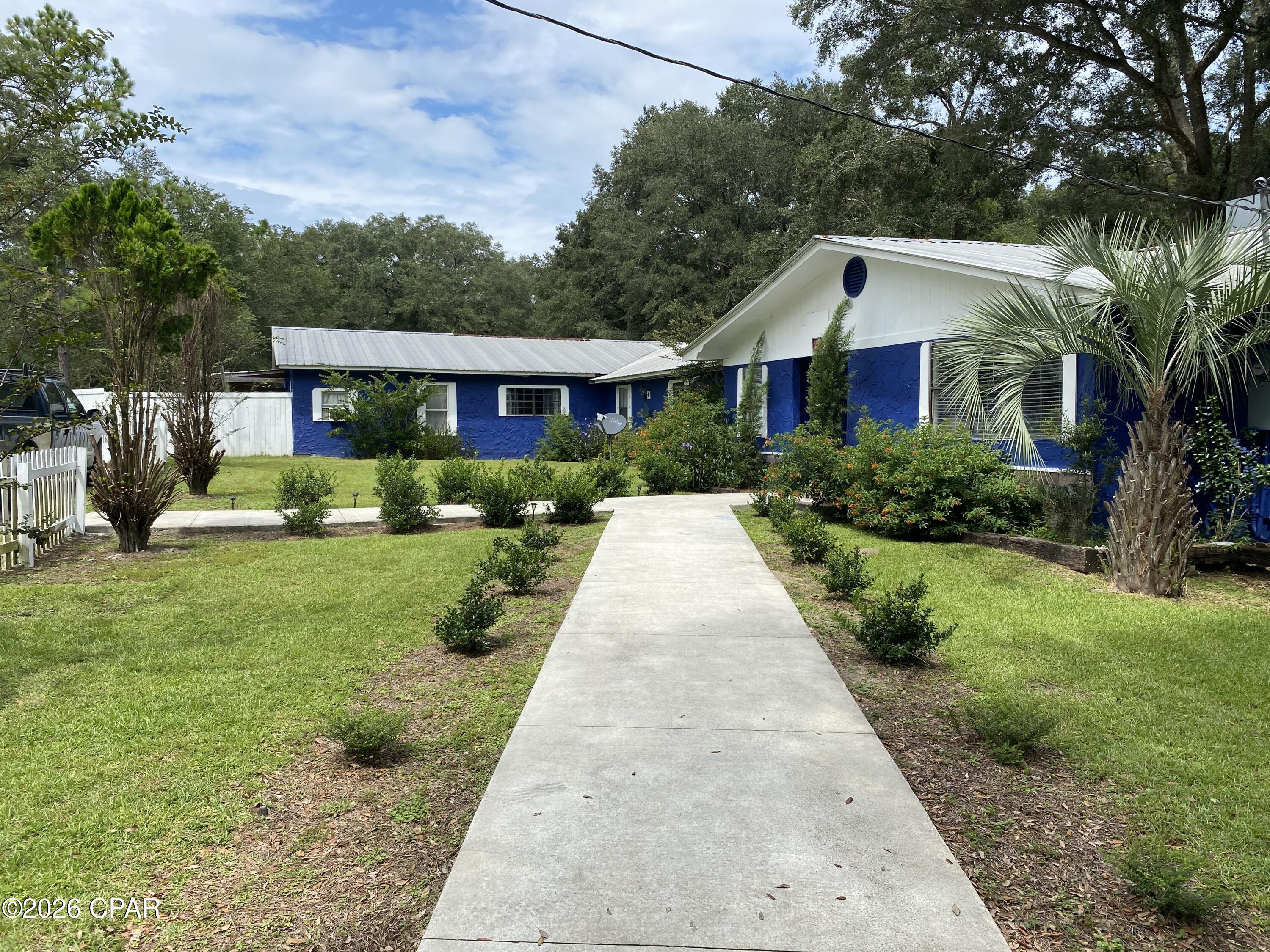 2233 Pate Pond Road Caryville, FL 32427 - Photo 3 of 15