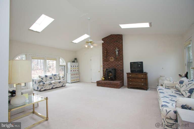 3313 Brinegar Road Street, MD 21154 - Photo 5 of 17 Living Room