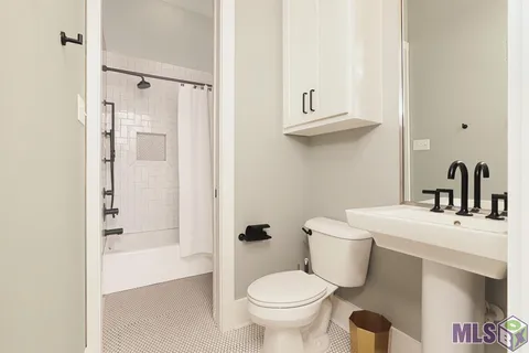 $784,999 | 19890 Southern Hills Avenue, Baton Rouge, LA 70809