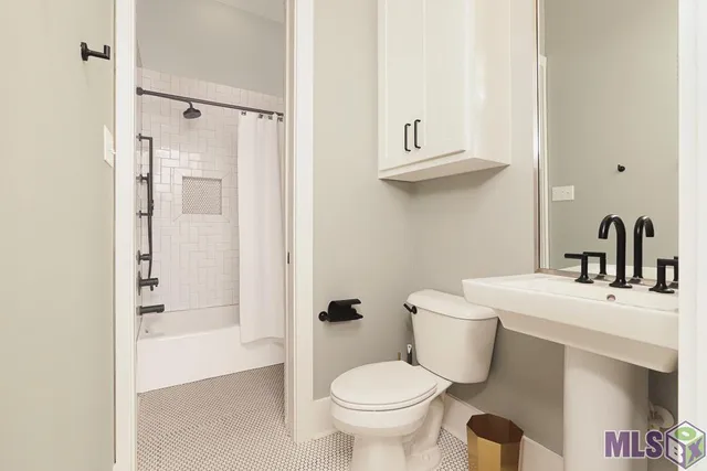 $784,999 | 19890 Southern Hills Avenue, Baton Rouge, LA 70809