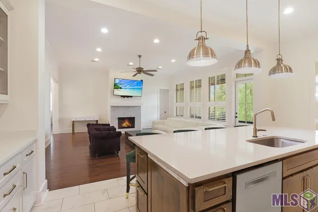 $784,999 | 19890 Southern Hills Avenue, Baton Rouge, LA 70809