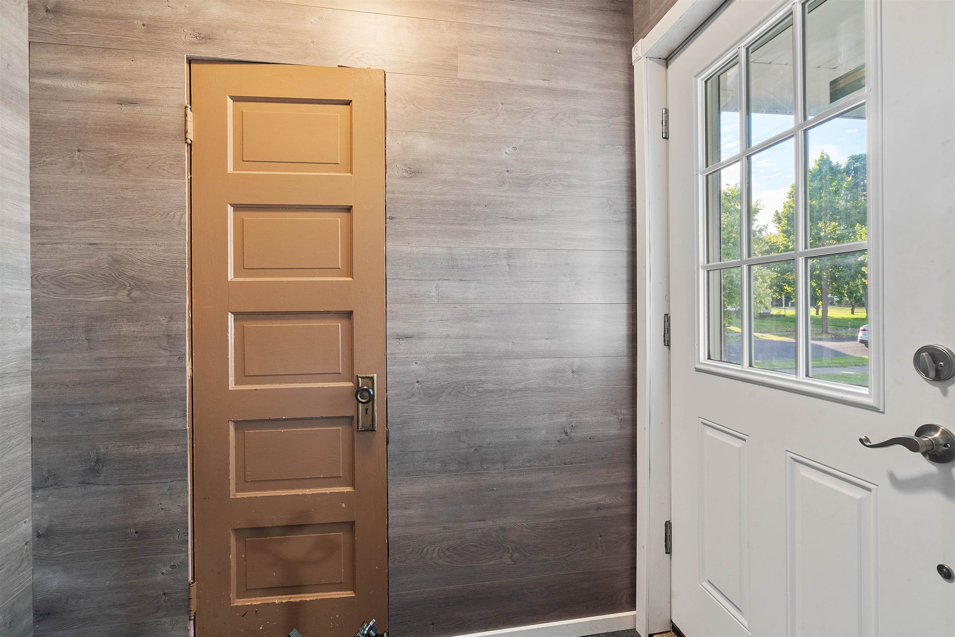 2011 East 6th Street Superior, WI 54880 - Photo 19 of 36