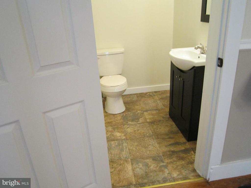 42 Front Street Lititz, PA 17543 - Photo 13 of 35