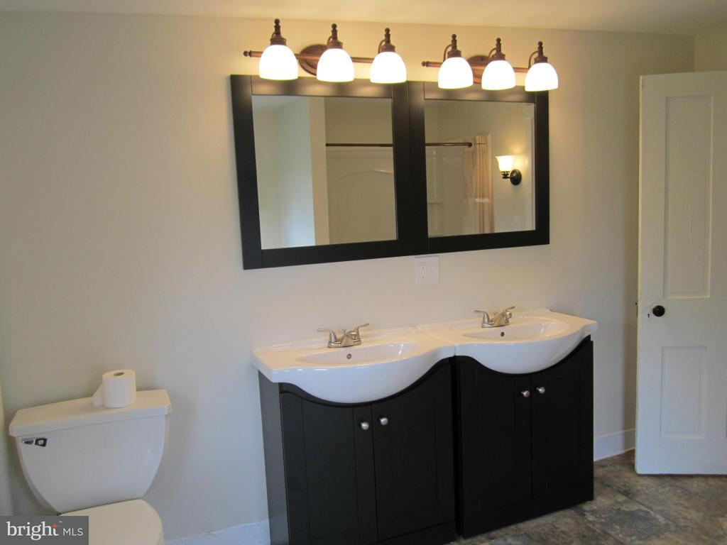 42 Front Street Lititz, PA 17543 - Photo 18 of 35