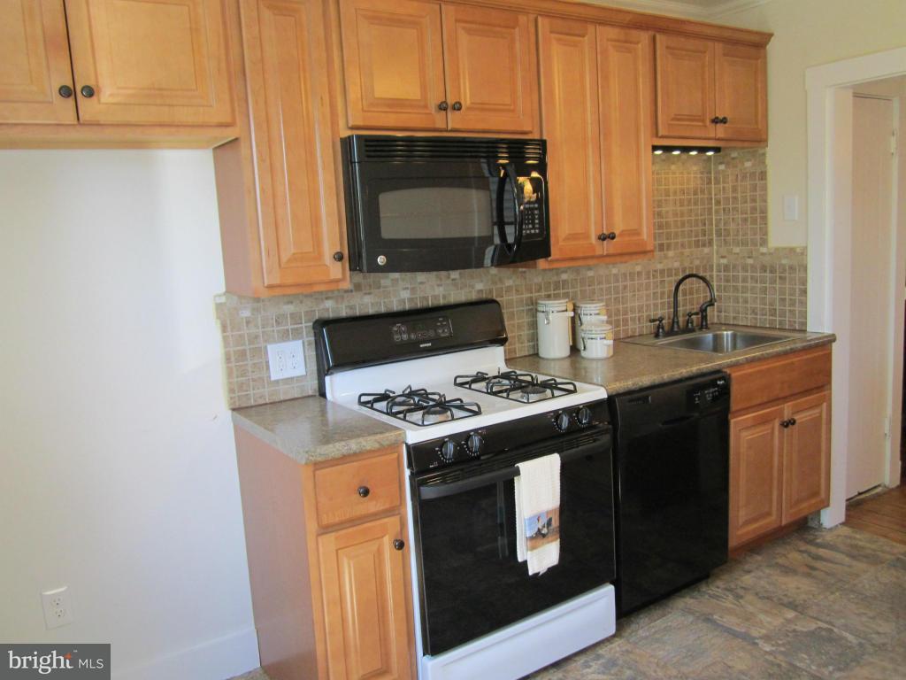 42 Front Street Lititz, PA 17543 - Photo 32 of 35
