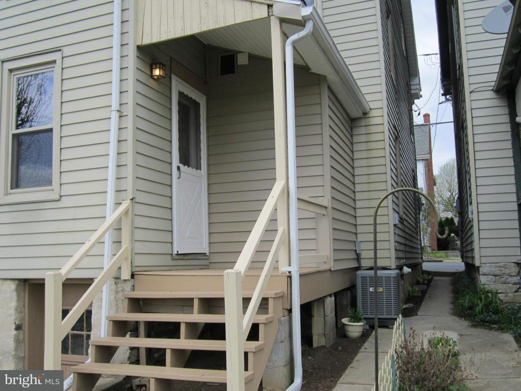42 Front Street Lititz, PA 17543 - Photo 6 of 35