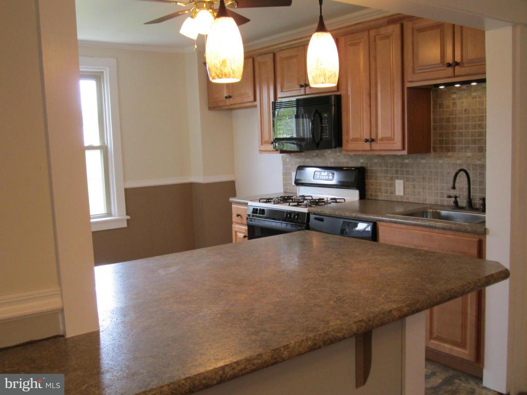42 Front Street Lititz, PA 17543 - Photo 8 of 35