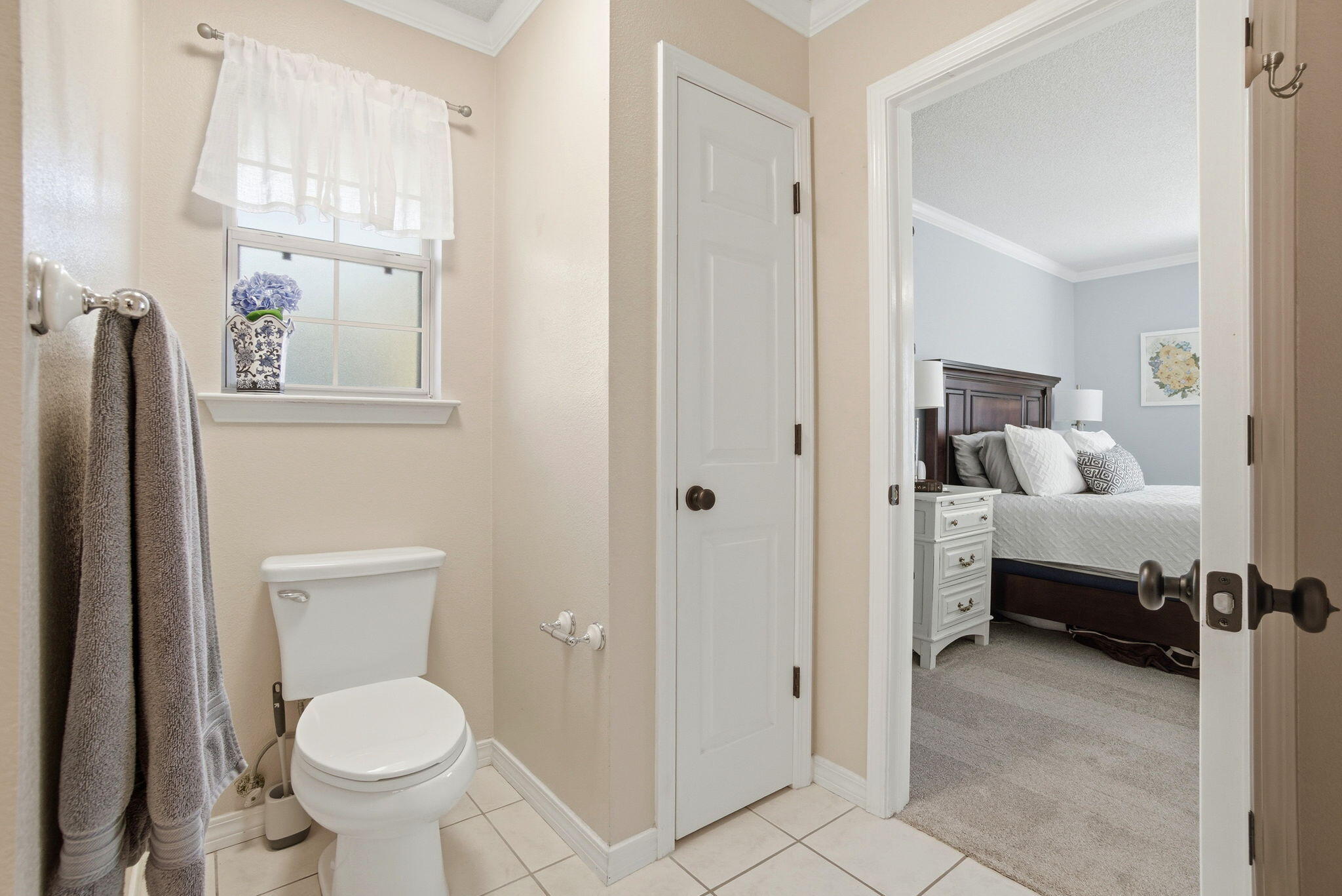 570 Rough Leaf Lane Mary Esther, FL 32569 - Photo 36 of 58 a bathroom with a sink toilet and vanity