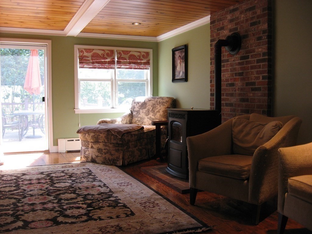 2 Fieldcrest Road Sturbridge, MA 01566 - Photo 20 of 39 a living room with furniture and a window