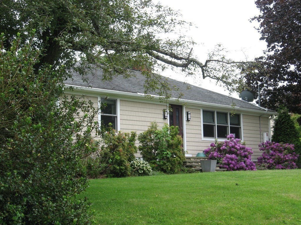 2 Fieldcrest Road Sturbridge, MA 01566 - Photo 6 of 39 a front view of house with yard and green space