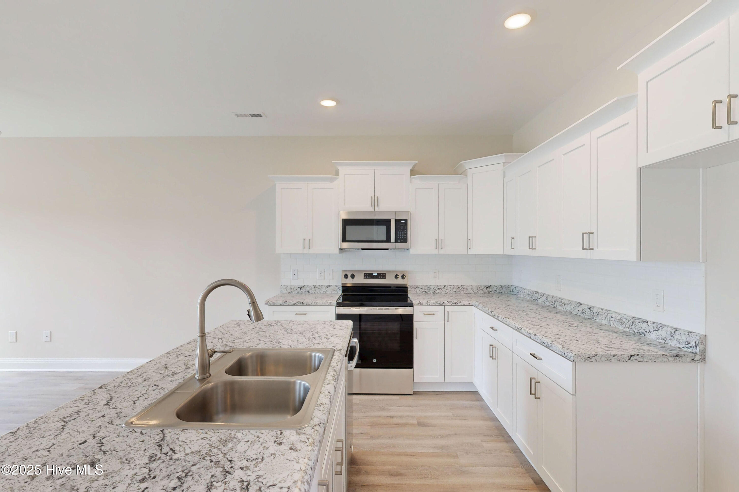 207 Sandpiper Place Holly Ridge, NC 28445 - Photo 2 of 27 211 Sandpiper Place - Interiors - Edited