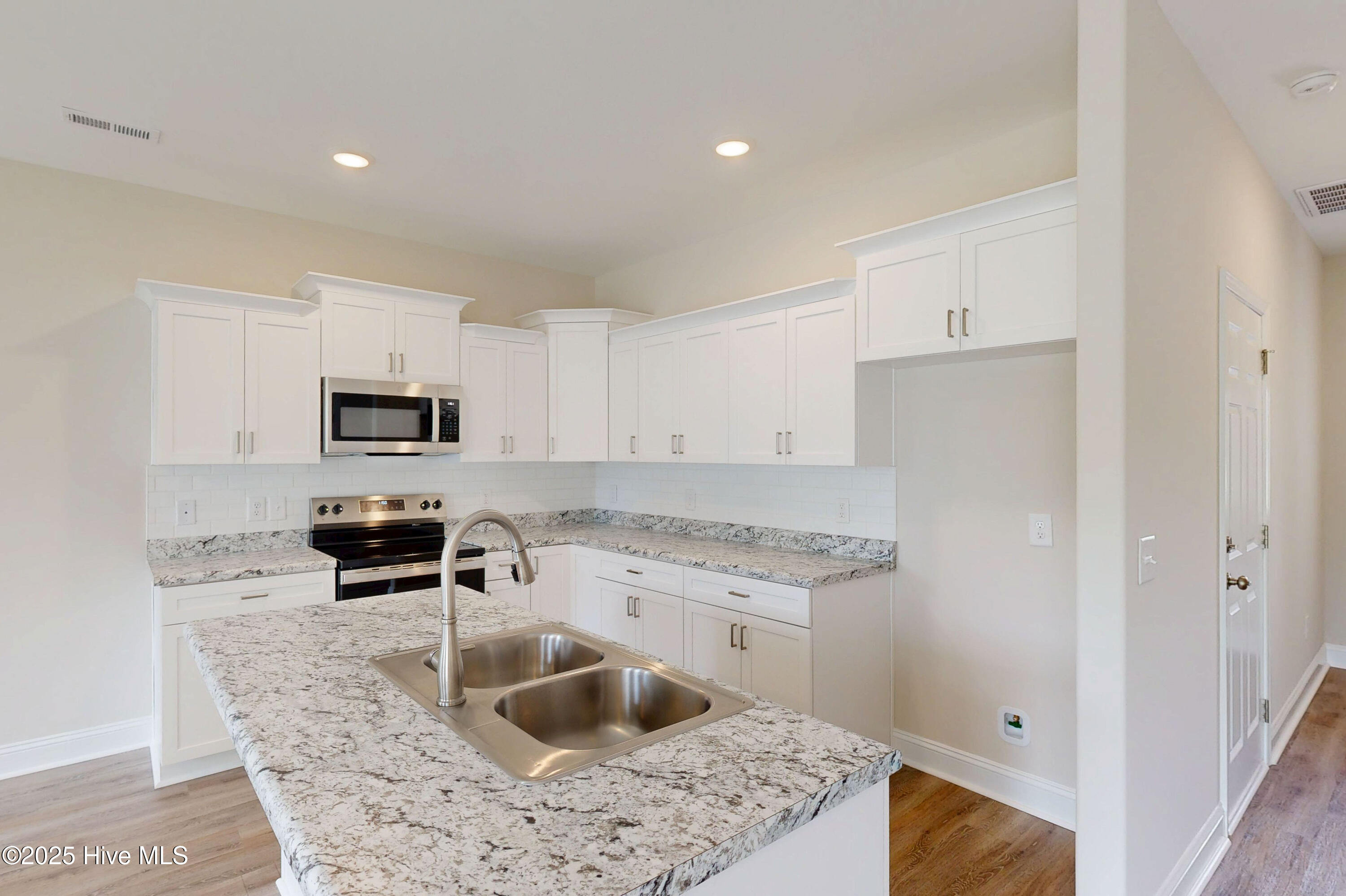 207 Sandpiper Place Holly Ridge, NC 28445 - Photo 3 of 27 211 Sandpiper Place - Interiors - Edited