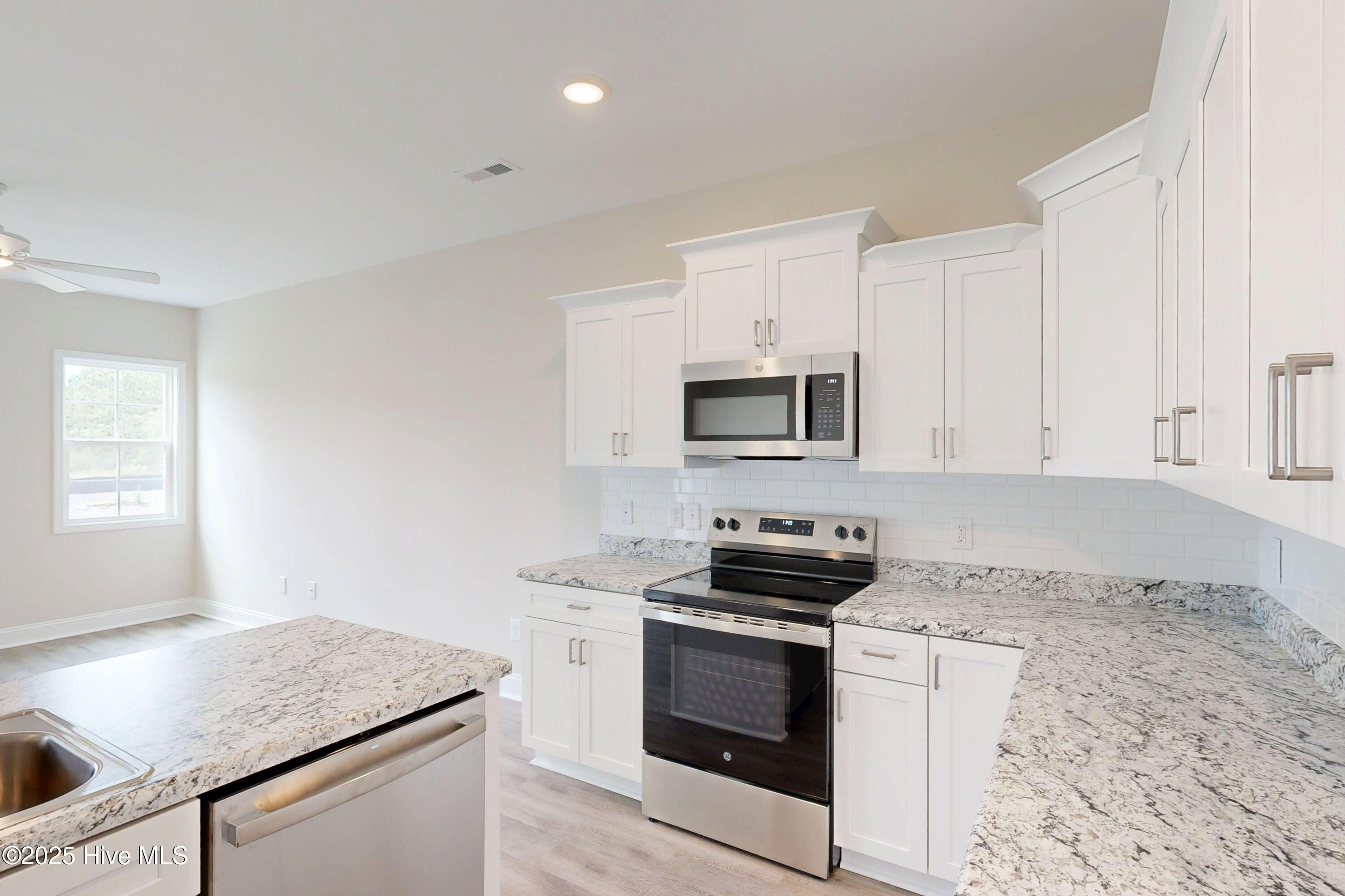 207 Sandpiper Place Holly Ridge, NC 28445 - Photo 10 of 27 211 Sandpiper Place - Interiors - Edited