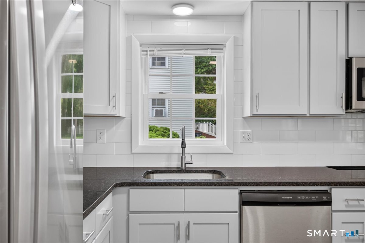161 Ridgewood Drive Groton, CT 06355 - Photo 13 of 37 Gallery Image 13