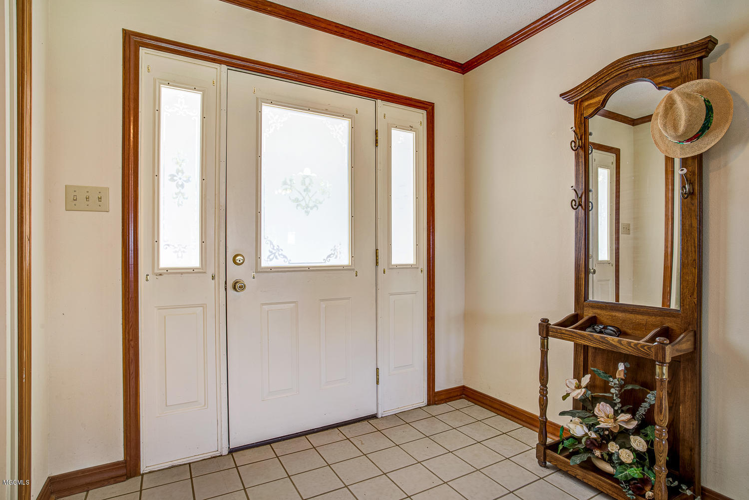 2000 The Wds Road Picayune, MS 39466 - Photo 3 of 18 Foyer