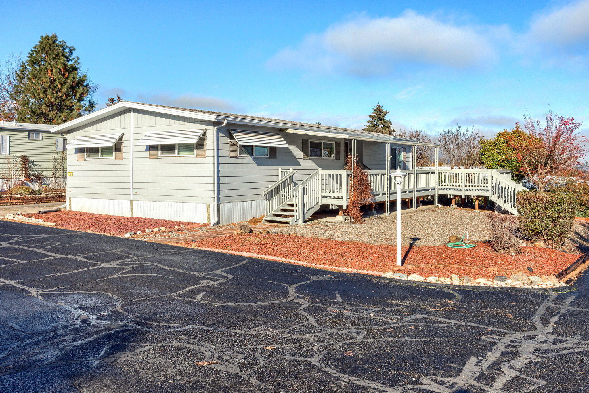 3955 South Stage Road, Unit 35 Medford, OR 97501 - Photo 2 of 36 ApxSS35 (1)