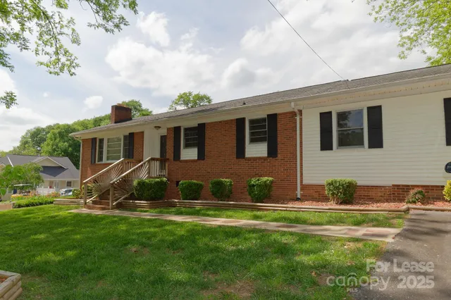 $2,400 | 416 West Pine Street, Lincolnton, NC 28092
