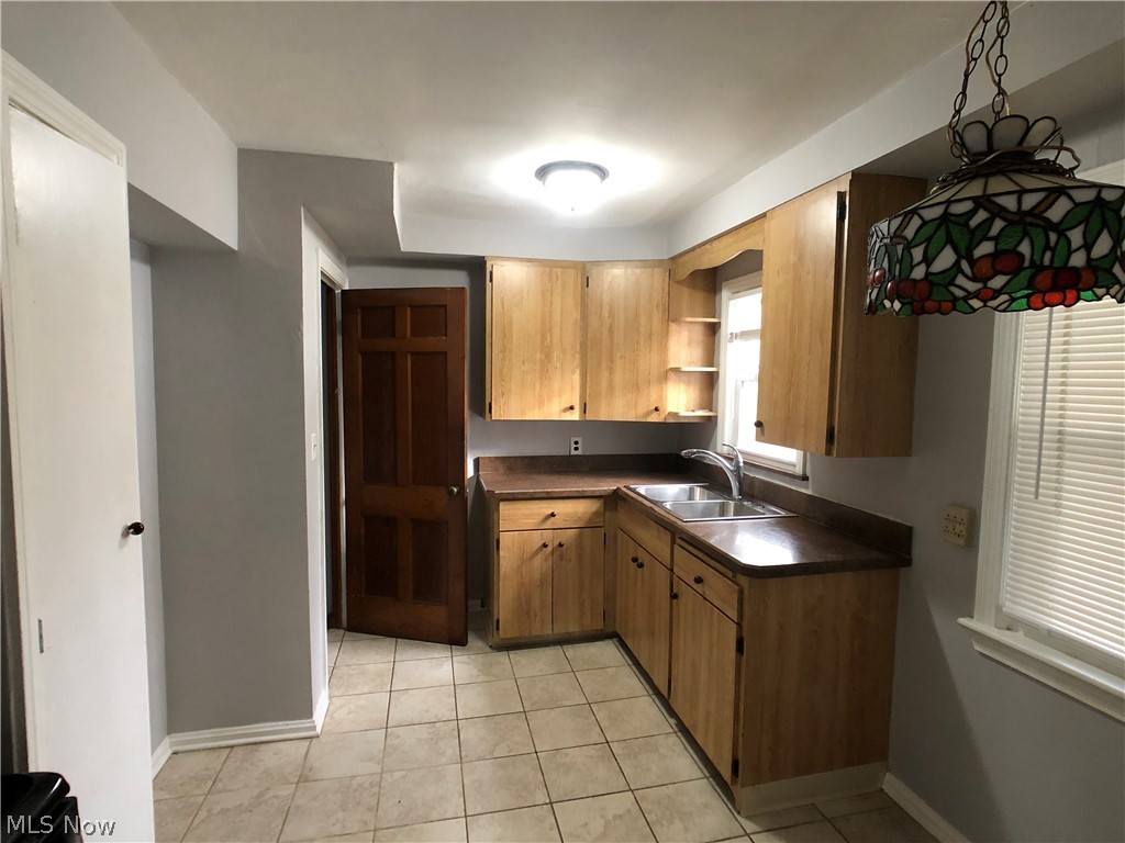 4186 Delroy Road Cleveland, OH 44121 - Photo 13 of 27